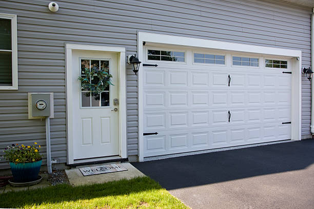 24/7 Emergency Garage Door Panel Replacement experts in Brackettville, TX